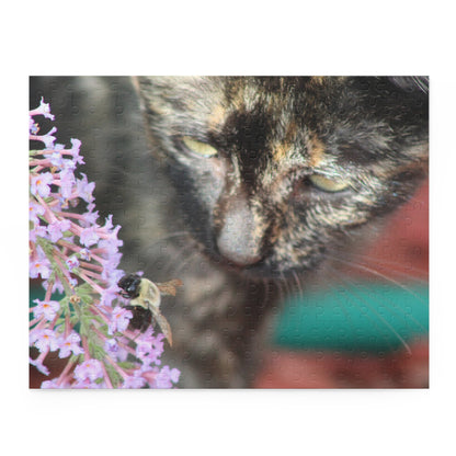 Curious Cat With Bee Puzzle (120, 252, 500-Piece)