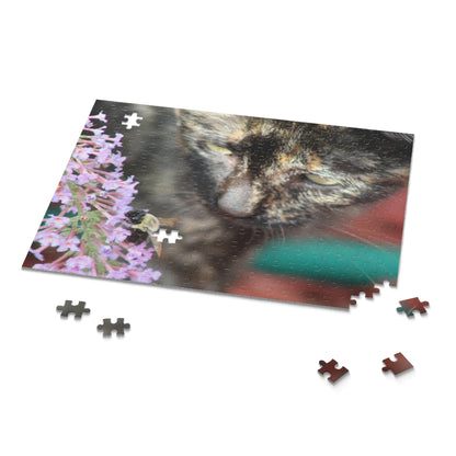 Curious Cat With Bee Puzzle (120, 252, 500-Piece)